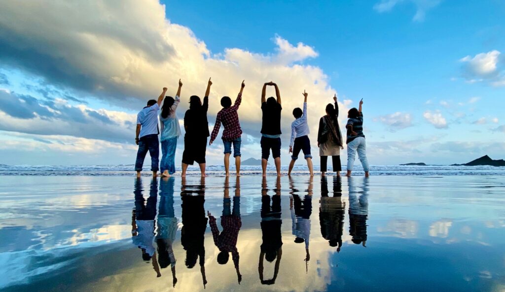 Group at low tide. Photo by Eean Chenby on Unsplash