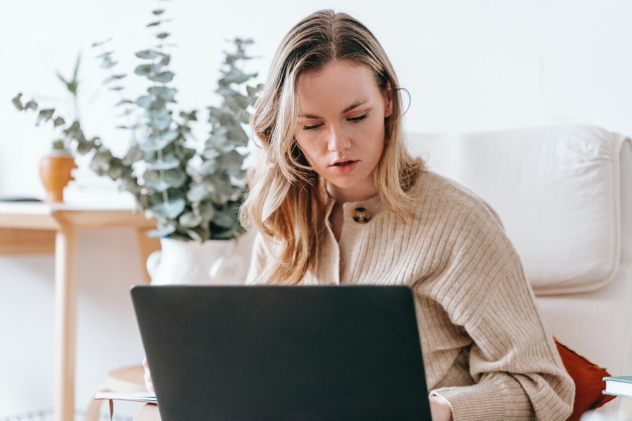 woman filling out her self assessment